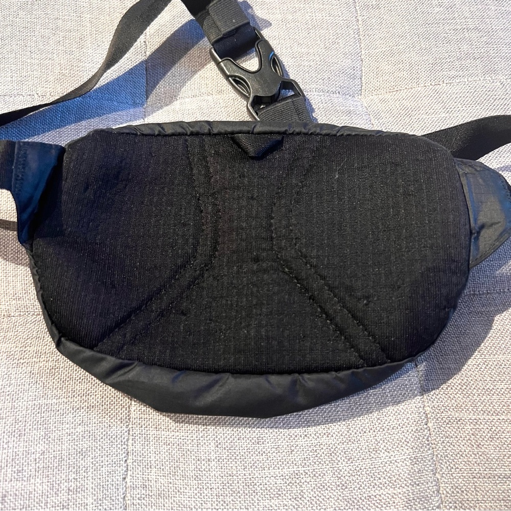 Patagonia Ultralight Black Hole Mini Hip Pack - Black - Picture 3 of 7